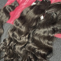 Extensions de cheveux naturels ondulés du Cambodge, alignés aux cuticules, provenant d'un seul donneur, bouclés à l'indienne, bouclés birmans, bruts, pour tissage – Fournisseurs