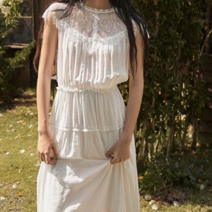 Robe longue sans manches en dentelle pour femme, style bohème, blanche, à volants étagés, taille élastique, vintage, pour les vacances - Product Image 3