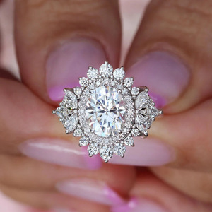 Ensemble de deux bagues élégantes pour couple, pour femme, bijoux de mariage luxueux et scintillants - Product Image 2