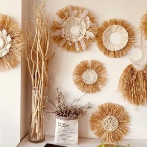 مكرمية منسوجة يدويًا بتصميم دائري شائع على شكل رافيا معلقة على الحائط ، فن للمكتب ، الفندق ، الإقامة المنزلية - Product Image 1