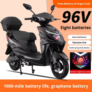 สกู๊ตเตอร์ไฟฟ้าสามล้อความเร็วสูง แบตเตอรี่ถอดได้ มอเตอร์ 1.5 กิโลวัตต์ รับน้ำหนักได้ 200 กิโลกรัม - Product Image 2