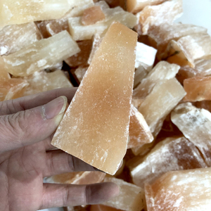 Selenite Orange Naturelle en Gros, Pierre Brute pour Artisanat de Cristal - Product Image 5