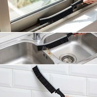 Brosse de nettoyage à poils durs pour les espaces étroits