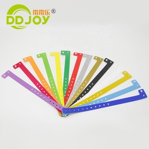 Logo tùy chỉnh in dây đeo cổ tay tổng hợp với thiết kế hình chữ L và khuôn mặt rộng để xây dựng thương hiệu - Product Image 4