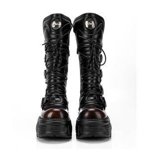 Botas de media pantorrilla para mujer, negras y plateadas, con efecto desgastado, estilo gótico punk metálico, con suela gruesa y cordones - Diseño estético de nicho - Product Image 3