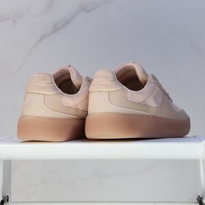 Chaussures de sport décontractées pour femmes de haute qualité, respirantes, amorties et imperméables, d'une marque tendance. Disponibles aussi pour les hommes. - Product Image 2