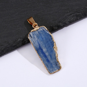 Pendentif en pierre de cyanite naturelle |   Pendentif en pierre précieuse irrégulière avec bordure en or ou en argent |   Fournitures pour la fabrication de colliers de bijoux DIY - Product Image 6