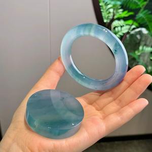 سوار من اليشم البورمي الطبيعي النادر من الدرجة الأولى، يشم أزرق شفاف كالثلج مع زهور عائمة - Product Image 2