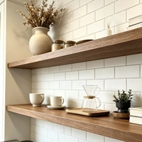 Buffet de style farmhouse américain blanc, meuble de bar à café intégré avec vitrines en verre