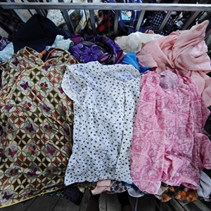 Verifizierte Fabrik-Gebrauchtkleidung in Ballen: Gebrauchte Damen-Seidenblusen im Retro-Stil, Gemischte Vintage-Hemden im Großhandel - Product Image 1