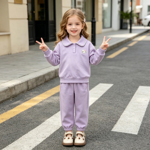 Completo da <span class=keywords><strong>bambina</strong></span> transfrontaliero 26 Autunno: <span class=keywords><strong>Felpa</strong></span> con colletto a risvolto e pantaloni jogger a maniche lunghe con colletto polo - Product Image 3