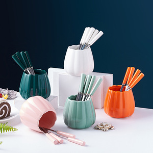 Di lusso in acciaio inossidabile forchetta da frutta <span class=keywords><strong>Set</strong></span> di cucchiai da tavola da viaggio/campeggio in ceramica può frutta <span class=keywords><strong>Set</strong></span> di posate unici - Product Image 2