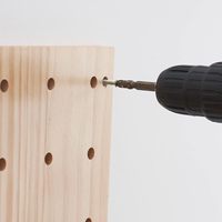 Panneau en bois panneau perforé modulaire suspendu organisateur de stockage porte-manteau étagère étagères flottantes en bois pour mur