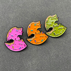 Spilla in metallo personalizzata con smalto morbido, stile anime e cartone animato, distintivo alla moda da collezione, spilla da bavero per <span class=keywords><strong>regali</strong></span> e souvenir - Product Image 1