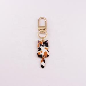 हस्तनिर्मित पेस्टल राल कुत्ते कीचेन प्रीमियम धातु हुक कोवी कार्टून पालतू जानवरों के लिए 8 निर्मित मिश्र धातु सामग्री - Product Image 2