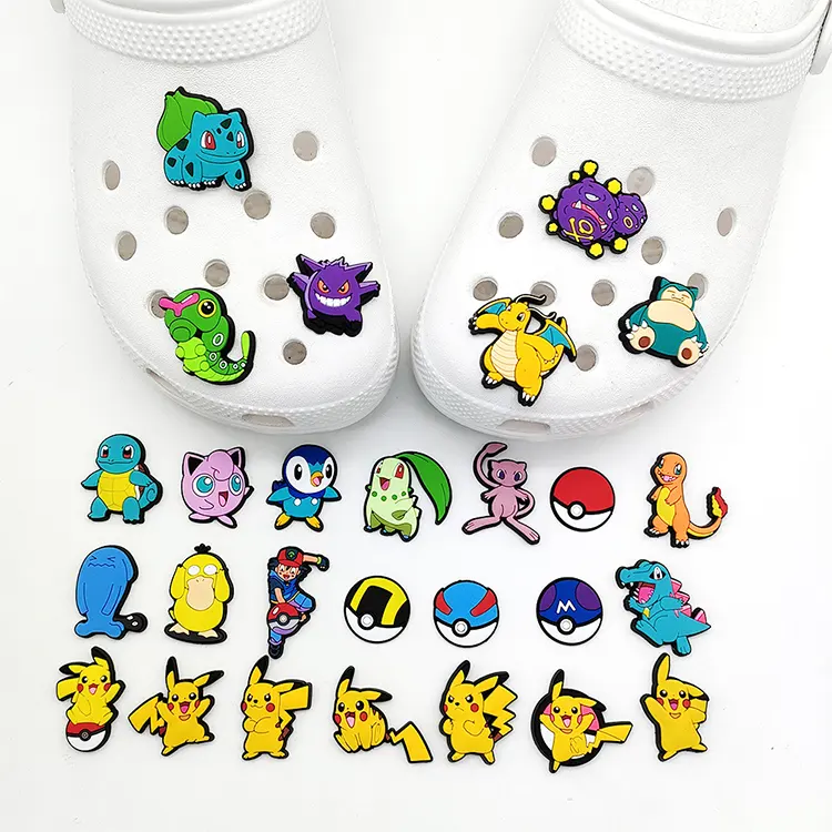 Toptan küçük adedi pvc ayakkabı süslemeleri özel karikatür anime ejderha tasarımlar ayakkabı düğmesi toka pvc takılar takunya için