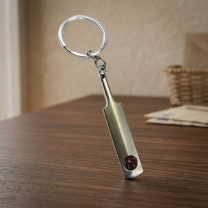 Porte-clés de luxe en forme de batte de cricket, cadeau d'entreprise haut de gamme, porte-clés en métal gravé, cadeau d'affaires pour cadre, souvenir de haute qualité - Product Image 1