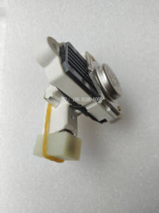 24V RÉGULATEUR ORIGINALE A0001543005 A0021545606 5000820869 1386966 PIÈCES ALTERNATEUR RÉGULATEUR de TENSION POUR Merced-Benz CAPACITÉ - Product Image 2