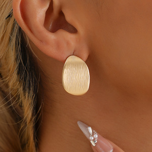 Mới Hợp Thời Trang Phụ Nữ Của 925 Sterling Silver Bạc 18K Vàng Bạc Đôi Huggie Hoop Bông Tai Thả Bông Tai Với Mô Hình Trái Tim Cho Các Bên - Product Image 4