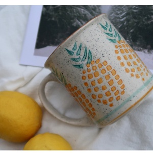 Tasses à thé en céramique peintes à la main en forme d'ananas, tasses à expresso, tasses à eau en céramique, mug créatif pour petit-déjeuner et flocons d'avoine - Product Image 1