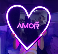 Présentoir de bouteille LED personnalisé en forme de cœur avec logo VIP pour gâteau d'anniversaire, personnalisé pour boîte de nuit, bar, lounge