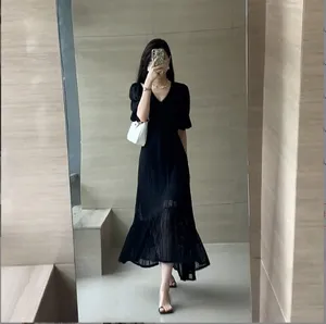 Vestido Negro Calado de Estilo Francés Dulce y Salado para Mujer, Estilo Reina - Product Image 1