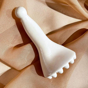 Masseur Gua Sha en céramique avec physiothérapie infrarouge pour une utilisation sur tout le corps et le visage - Product Image 3