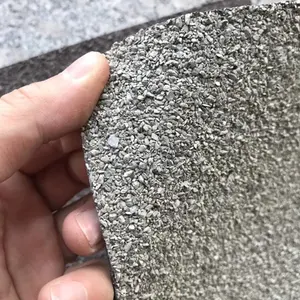 Surface de membrane imperméable de bitume avec des granules minéraux