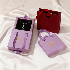 Caja de Joyería de Papel con Cajón Deslizante Cuadrado y Logotipo Personalizado, Empaque de Regalo Ecológico con Asa para Collares y Joyas - Product Image 5