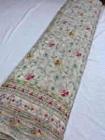 Vêtements les plus vendus pour les occasions spéciales de mariage Matériel de robe Broderie en crêpe de soie pure avec perles tissu importé pour le travail à la main