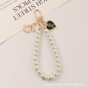 Nouvelle perle chaîne voiture porte-clés pendentif créatif ours coeur accessoires frais étui pour écouteurs décoration - Product Image 6