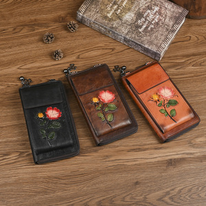 Bolso Ando de Cuero Genuino de Vaca, Cartera para Teléfono con Grabado de Rosas, Cierre Largo con Cremallera, Correa de Muñeca y Bandolera para Mujer - Product Image 4