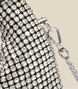 Bolso de Noche Elegante para Mujer Bell, Nuevo Bolso de Mano Brillante con Cuentas, Cadena Cruzada con Pedrería, Bolso de Hombro con Diamantes para un Look Moderno - Product Image 5