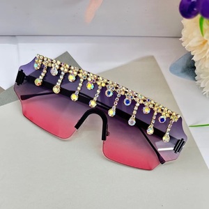 Di lusso Designer senza montatura <span class=keywords><strong>occhiali</strong></span> <span class=keywords><strong>da</strong></span> sole per ragazze stile Punk quadrati senza telaio <span class=keywords><strong>occhiali</strong></span> <span class=keywords><strong>da</strong></span> sole in lega arancione strass nappa <span class=keywords><strong>occhiali</strong></span> <span class=keywords><strong>da</strong></span> sole - Product Image 4