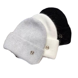 Bonnet tricoté unisexe en polyester 100 % avec lettres métalliques en relief, doux et chaud, idéal pour l'hiver – Vente en gros - Product Image 1