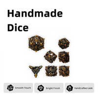 Dés de D&D en métal creux, faits main, avec motif dragon en relief, lot de 7 pièces, pour les amateurs de jeux de rôle et les cadeaux de fête