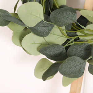 Guirlande artificielle d'eucalyptus vert en soie, décoration de mariage, toucher naturel, aménagement paysager de balcon - Product Image 4