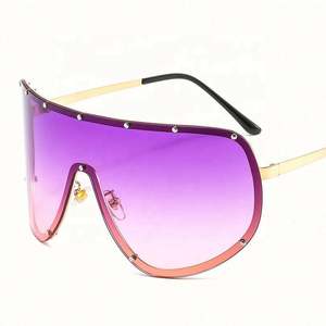 Lunettes de soleil de luxe à logo personnalisé, dégradé, rivets, grande monture, pour femmes et hommes, protection UV400, surdimensionnées, en métal - Product Image 2