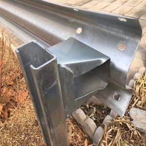 Barrière de sécurité en acier galvanisé à chaud avec trous pour perçage/enfouissement, installation M55, indice d'impact certifié EN 1317, qualité diamant - Product Image 6