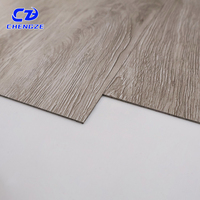 Revêtement de sol LVT auto-adhésif antidérapant de haute qualité, dalles autocollantes en vinyle pour usage commercial
