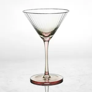 Verrerie en cristal haut de gamme grand verre à martini en relief dégradé rose personnalisé avec bord doré