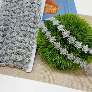 Chaîne de strass en plastique léger à cinq étoiles, plaquée or, pour costumes de scène, robes, sacs, chaussures – Durable - Product Image 5