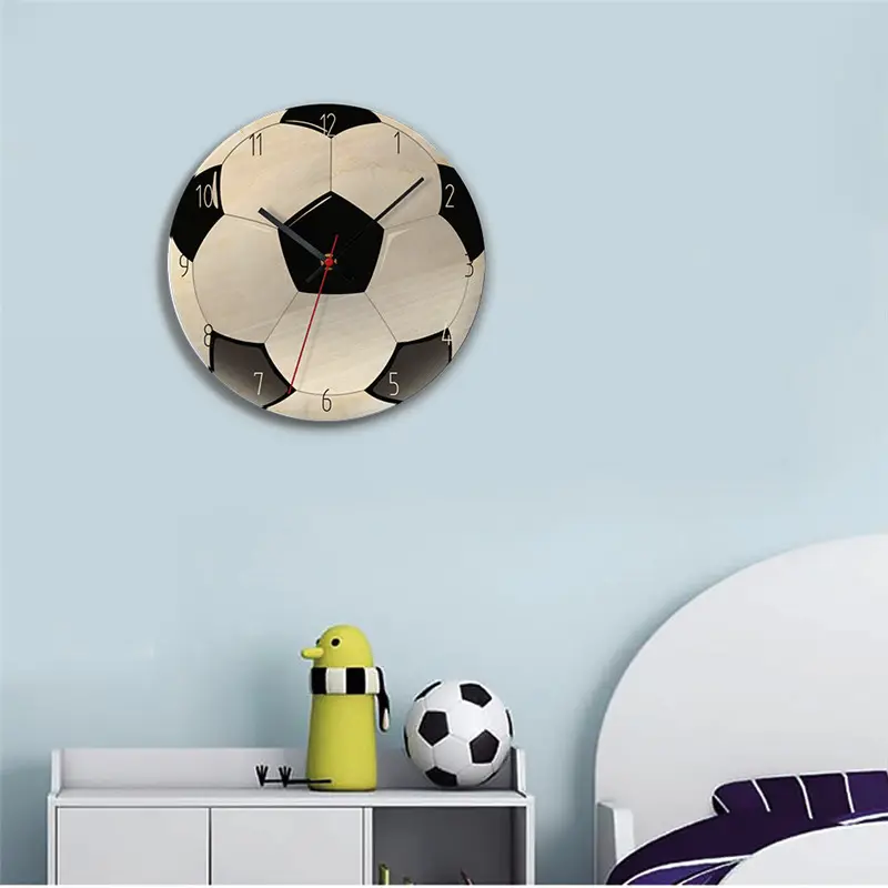 Fußball Holz 3D Wanduhr Modernes Design Weiß und Schwarz Horloge Wandbild Stadion Schlafzimmer Dekor für Sport Teenage Room Boys Geschenk