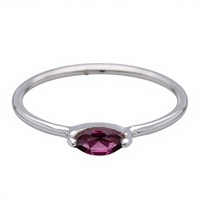 Bague de fiançailles minimaliste pour femme Jaura Jewels en argent sterling 925 avec grenat taille ovale serti clos, bijoux fins GST