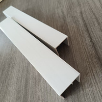 Raccords de tuyauterie carrés en PVC et acier inoxydable |   Connecteurs de type chaise en U et mini-chaise en H pour systèmes HVAC de gymnases
