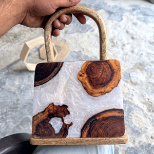 B.H CRAFTS BH-1702 Bolso de Mano Hecho a Mano con Resina Vintage y Acabado de Madera, Asa de Madera Natural, Cierre de Cierre de Broche de Epoxi Transparente para Mujer - Product Image 1
