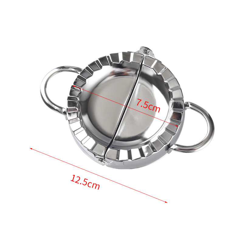 Molde pequeño para dumplings de 7.5 cm, color plateado.