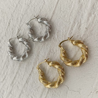 Boucles d'oreilles torsadées rétro européennes et américaines en forme de U anti allergique en acier inoxydable plaqué or 18 carats accessoires de boucles d'oreilles pour femmes