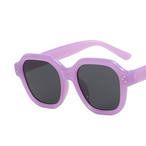 Lunettes de soleil vintage rectangulaires irrégulières avec logo personnalisé, verres UV400, lunettes de soleil pour femmes - Product Image 1