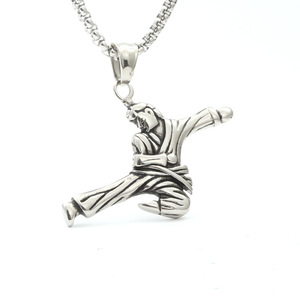 Collar con colgante de figura de artes marciales, plata tibetana, regalo unisex, joyería - Product Image 1